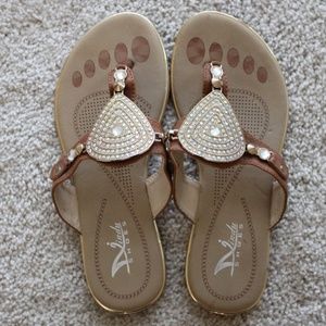 Price Drop💥Tan/Brown Flat Sandals with dull gold